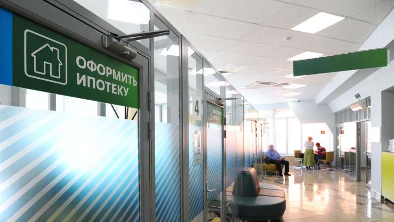 ipotechnye-stavki-2024-kogda-luchshe-brat-kredit-prognozy-ekspertov-fcf606b.jpg