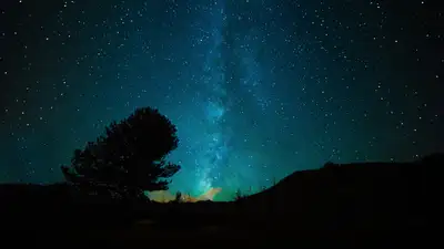 dva-asteroida-razmerom-s-neboskreb-letjat-na-zemlju-089047d.webp