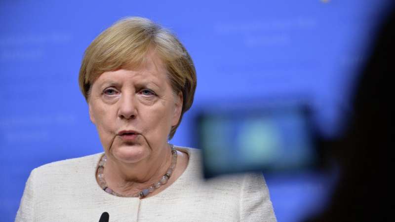 merkel-otreagirovala-na-slova-putina-ob-epizode-s-sobakoj-4909f97.jpg