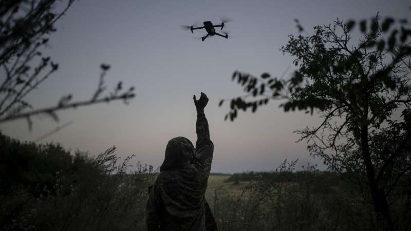 na-ukraine-zahoteli-primenit-roj-dronov-16f87fb.jpg
