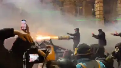 pulemet-fejerverk-i-koktejli-molotova-miting-v-gruzii-pereros-v-besporjadki-a36d10e.webp