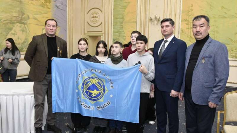 rossija-nagradila-kazahstanskih-poiskovikov-732a182.jpg